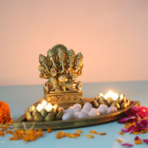 Ganesha Gift Set In An Oval Shape Tray