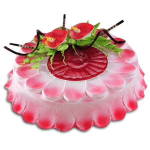 Round Top Strawberry Cake